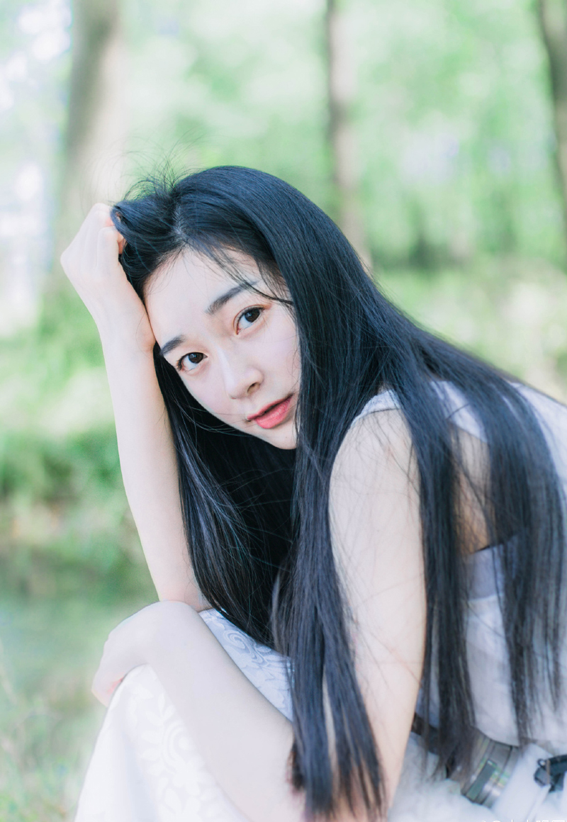 路还很长，难免心酸皱眉，但无论怎样，别松手就好。
